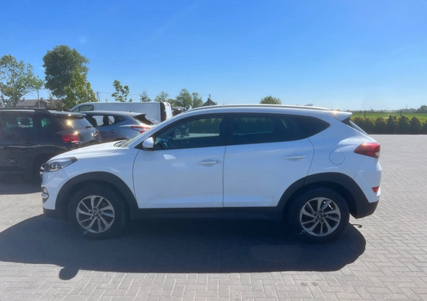 Hyundai Tucson cena 51900 przebieg: 106000, rok produkcji 2016 z Krzywiń małe 67
